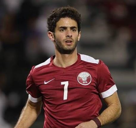 Ahmed Alaaeldin playing in the match from Qatar national team